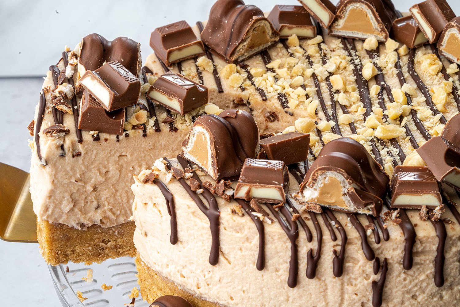 Kinder Bueno Torte - Kinder Bueno sajttorta receptje sütés nélkül